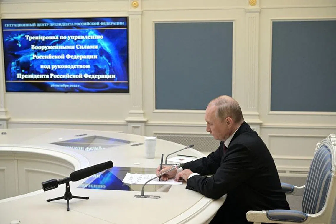 FILE PHOTO: Russian President Vladimir Putin observes exercises held by Russia&#039;s strategic nuclear forces, as he takes part in a video link in Moscow, Russia October 26, 2022. Sputnik/Alexei Babushkin/Kremlin via REUTERS/File Photo