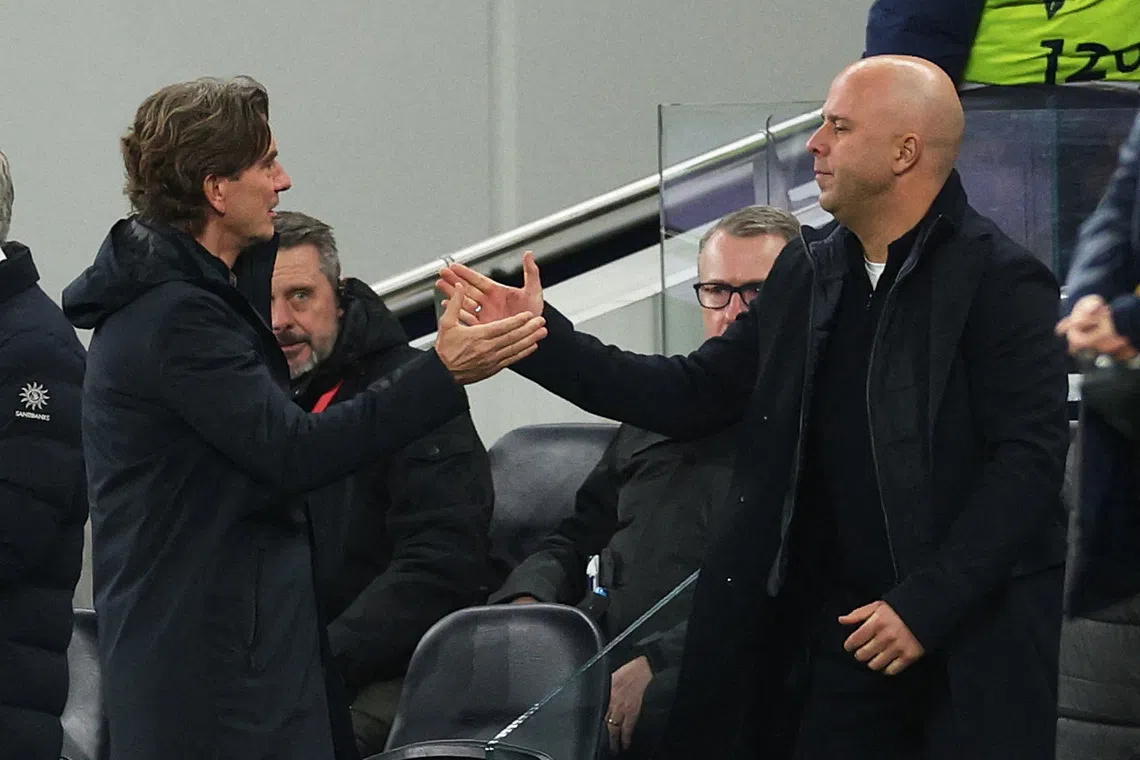 Soccer Football - Premier League - Tottenham Hotspur v Liverpool - Tottenham Hotspur Stadium, London, Britain - December 20, 2025 Liverpool manager Arne Slot shakes hands with Tottenham Hotspur manager Thomas Frank before the match Action Images via Reuters/John Sibley