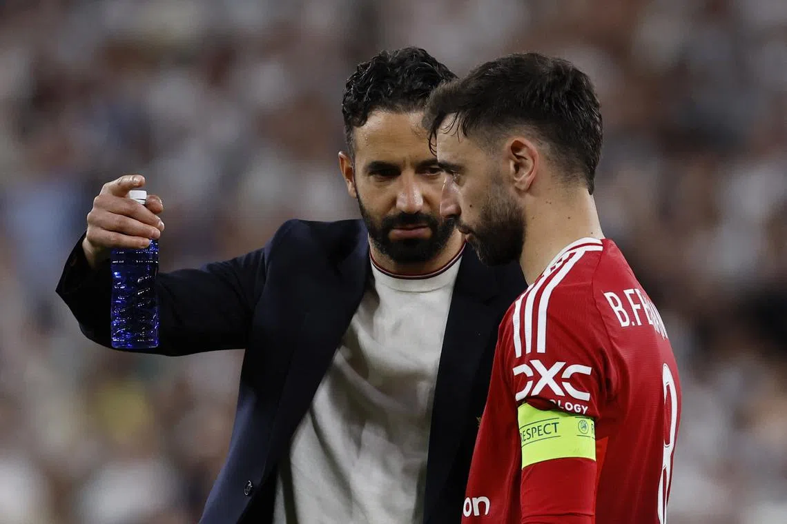 FILE PHOTO: Soccer Football - Europa League - Final - Tottenham Hotspur v Manchester United - San Mames, Bilbao, Spain - May 21, 2025 Manchester United manager Ruben Amorim with Manchester United's Bruno Fernandes after the match REUTERS/Vincent West/File Photo