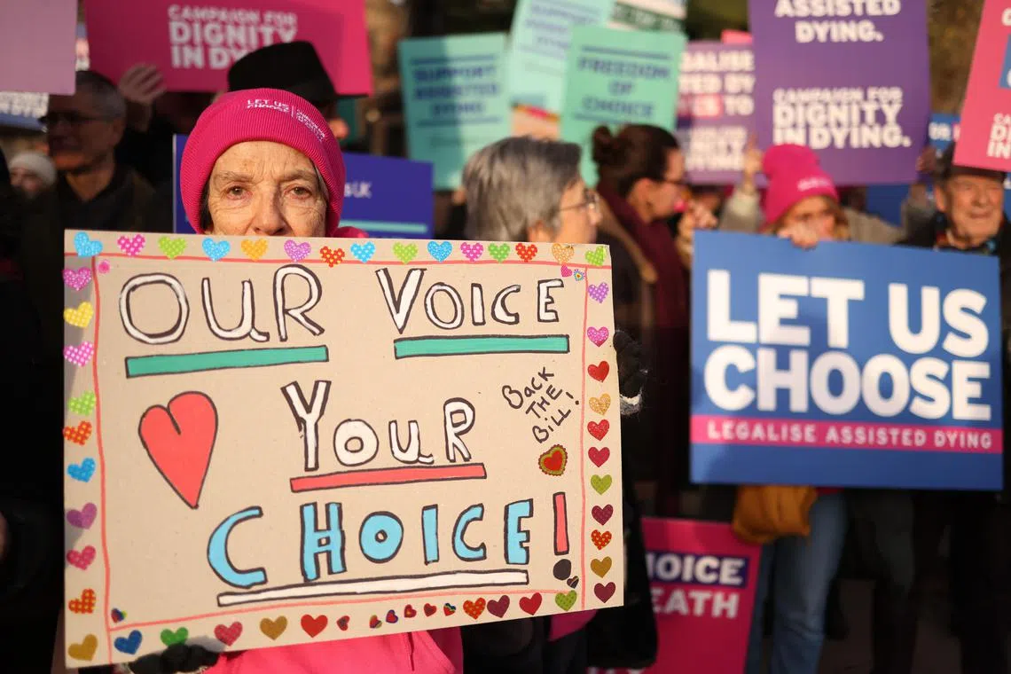 Activists from the Dignity in Dying campaign group campaign  in London, Britain, 29 November 2024. UK MPs are debating a proposed law to legalise assisted dying in England and Wales. The Terminally Ill Adults (End of Life) Bill, would give people over 18 living in England and Wales that have been registered with a GP for 12 months and are diagnosed with a terminal illness the right to end their own life if they are expect to have less than six months to live.  EPA-EFE/NEIL HALL