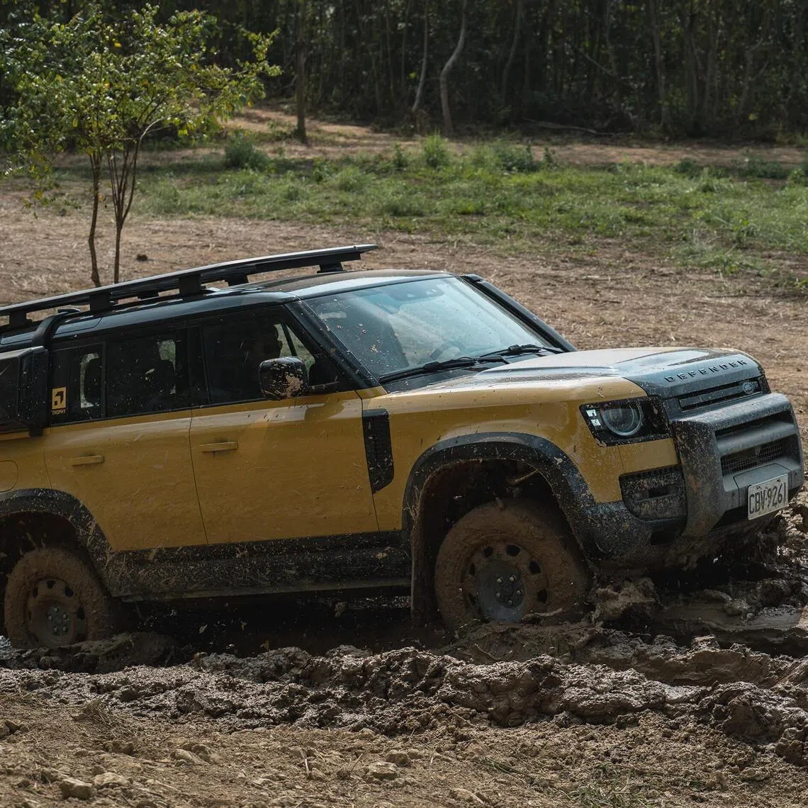 ctdefender27 - Defender Tropy Edition (yellow) in mud

CREDIT: DEFENDER