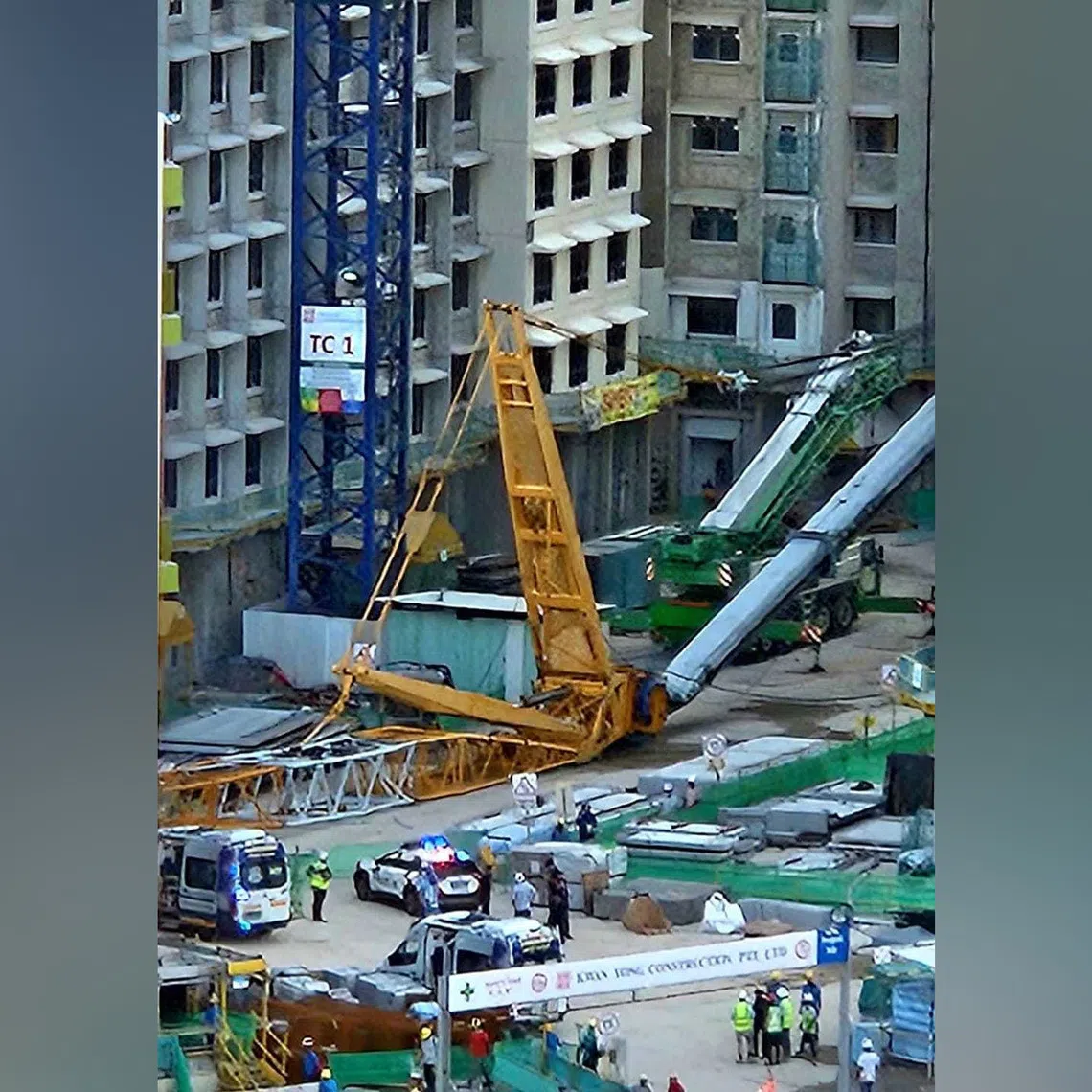 The crane boom broke and the jib fell to the ground, hitting the worker who was on site.