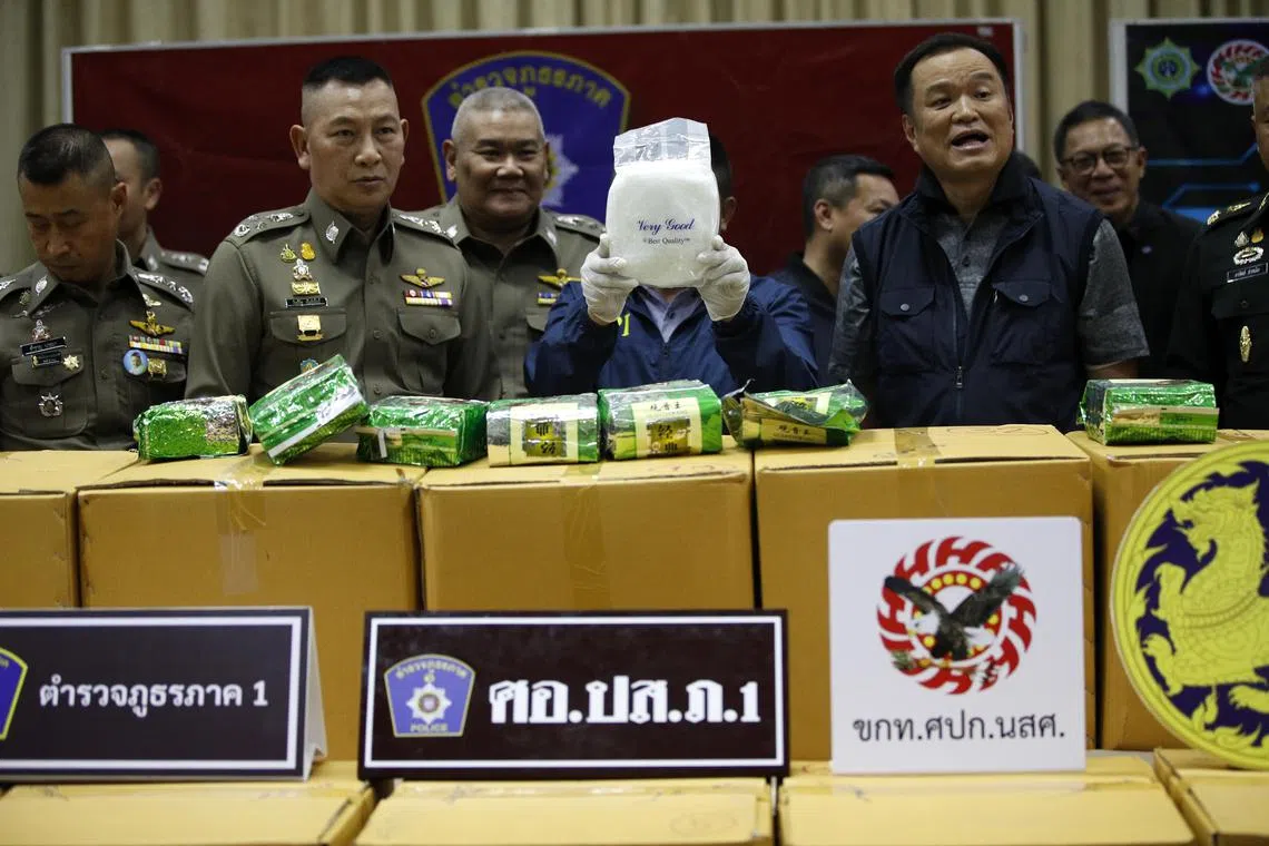 epa11334622 Acting National Police chief, Police General Kitrat Phanphet (2-L), and Thai Deputy Prime Minister and Interior Minister, Anutin Charnvirakul (R), display seized smuggled crystal methamphetamine hidden in Chinese tea packages during a press conference at Police Provincial Region 1 in Bangkok, Thailand, 12 May 2024. Thai police arrested a drug courier and seized 1,000 kilograms of smuggled crystal methamphetamine hidden in refined Chinese tea packages with a street value worth 80 million baht (2.2 million US dollars or 2 million euros), according to Police General Kitrat Phanphet, acting National Police chief.  EPA-EFE/RUNGROJ YONGRIT