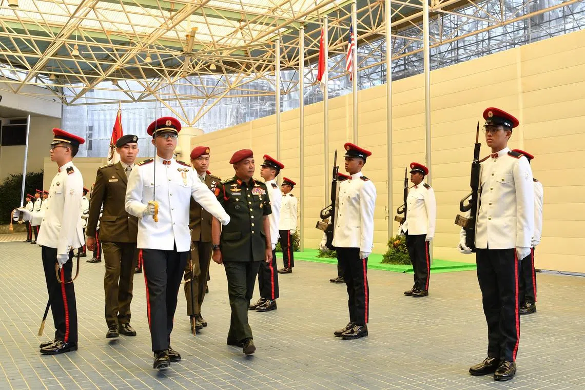 saarmy08 - General Mohammad inspected a Guard-of-Honour at Mindef.

Credit: Mindef