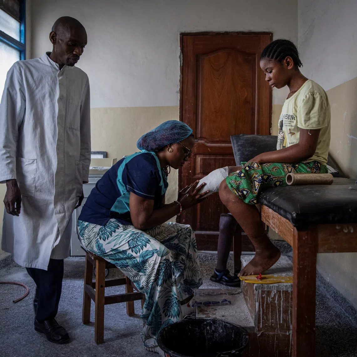 Ortho-prosthetist Wivine Kavira Mukata, 28, prepares the prosthesis mold for Ajuamungu Kikoba, 17, a patient who came to the Shirika la Umoja orthopedic center for a prosthesis change in Goma, North Kivu Province, eastern Democratic Republic of Congo, August 20, 2025. Kikoba lost her leg in the clashes between M23 rebels and the Congolese army. REUTERS/Arlette Bashizi