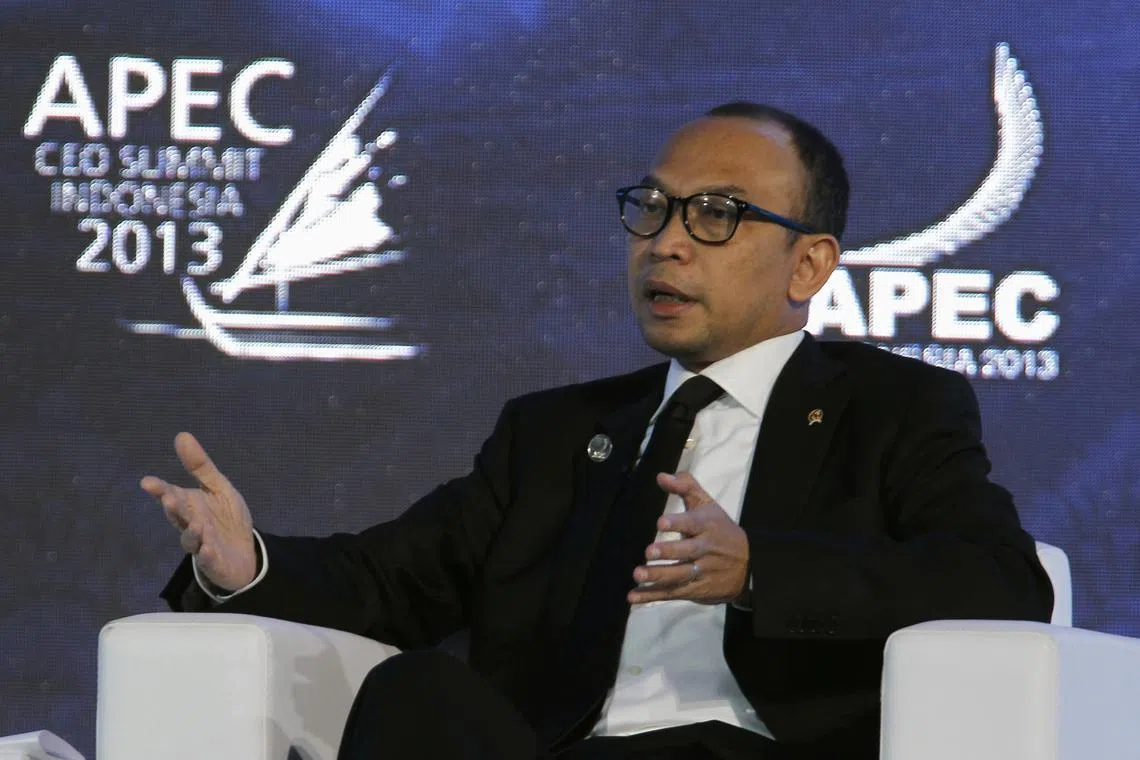 Indonesia's Finance Minister Chatib Basri talks during a dialogue session at the Asia-Pacific Economic Cooperation (APEC) CEO Summit in Nusa Dua, Indonesia resort island of Bali October 6, 2013. REUTERS/Beawiharta/File Photo