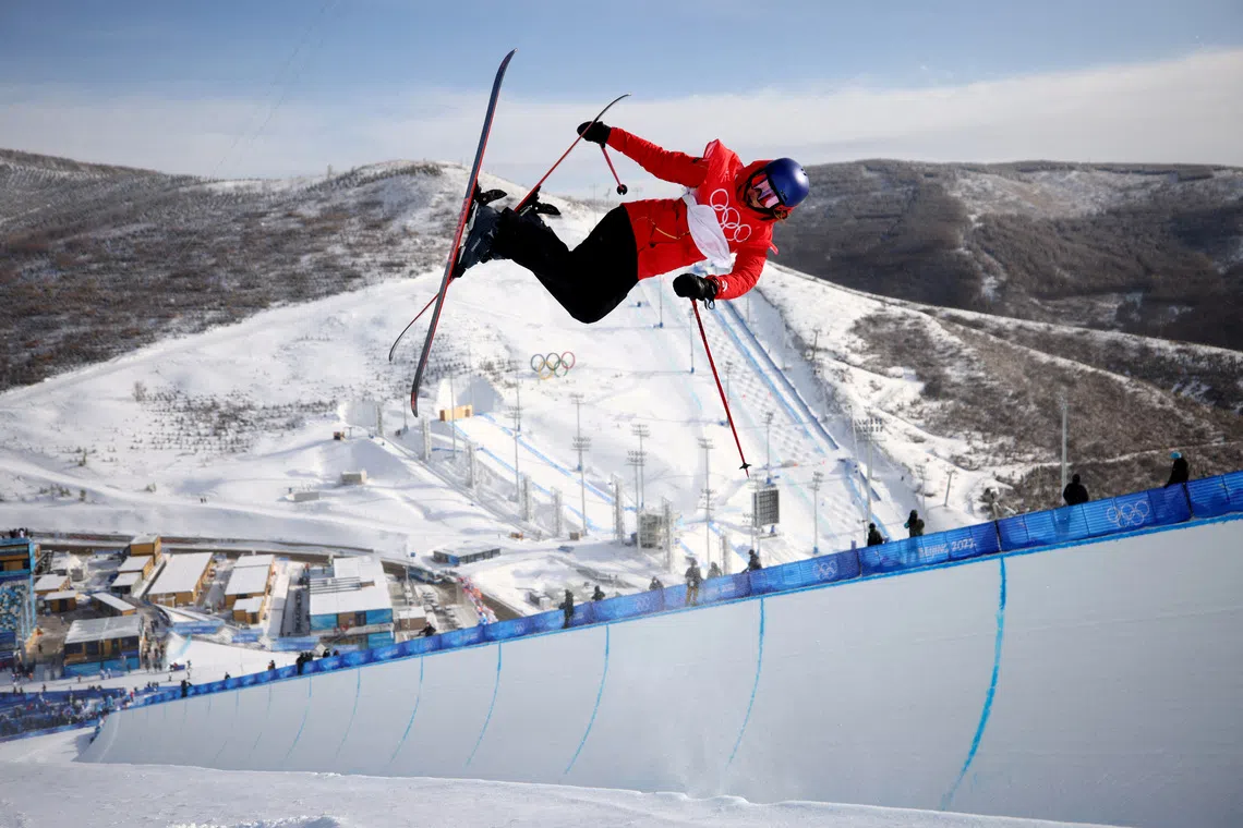 2022 Beijing Olympics - Freestyle Skiing - Women's Freeski - Halfpipe - Training - Genting Snow Park, Zhangjiakou, China - February 18, 2022. Gu Ailing Eileen of China in action during training. REUTERS/Lisi Niesner
