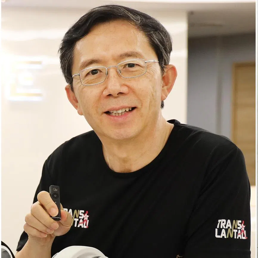 Sim Wong Hoo: The Light We Remember pays tribute to the late founder of Creative Technology. When a young Sim Wong Hoo enrolled in Bukit Panjang English School, he did not know that what his name was when the teacher called him.