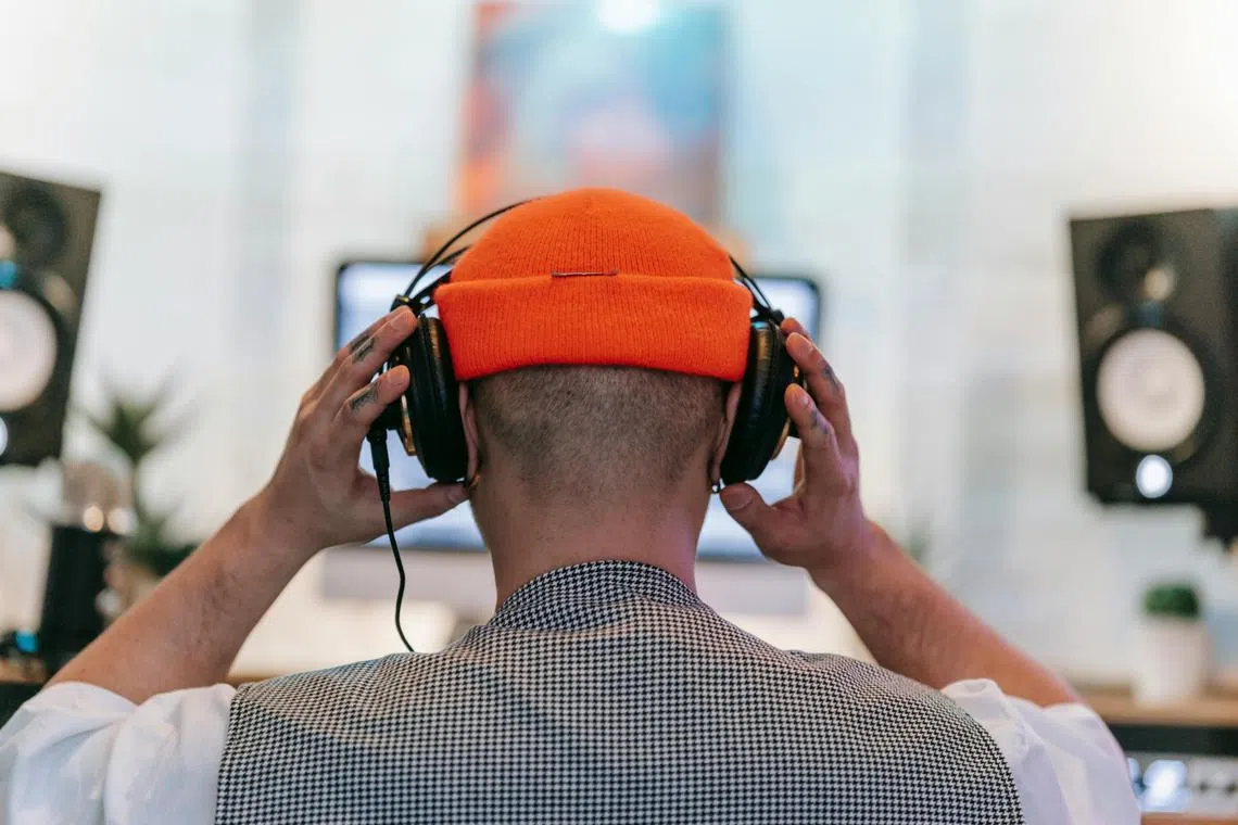 It’s a controversial topic. Some people swear by it, others find it painfully distracting. The research agrees there’s no one-size-fits-all answer to this question.