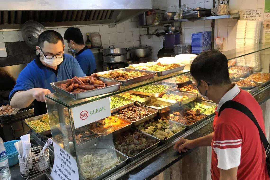 Data from the Department of Statistics show that the price of a one-meat two-vegetable plate of economy rice has increased.