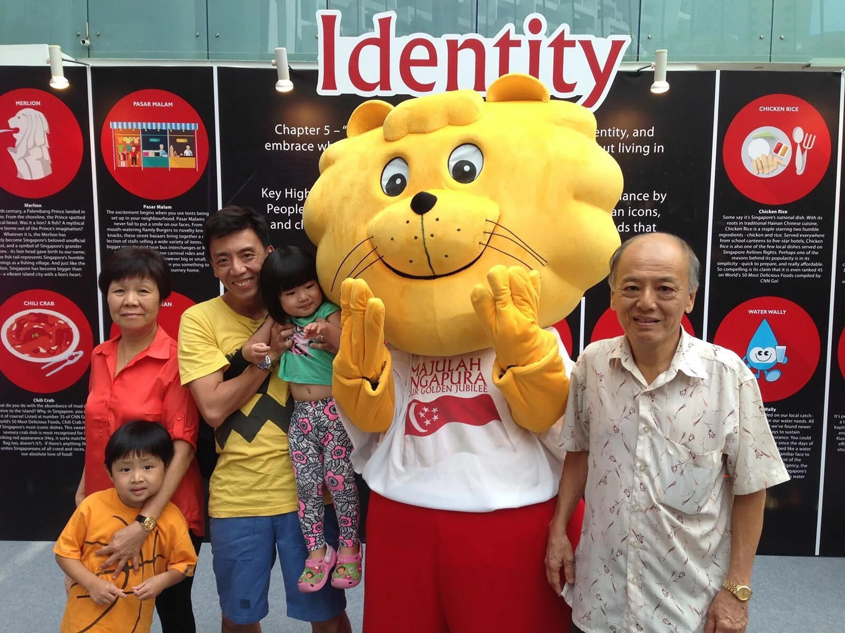 Acting Transport Minister Jeffrey Siow with his children, mother Chee Ah Lee and late father Siow Yoong Hua – and Singa the Kindness Lion – in a 2015 picture.