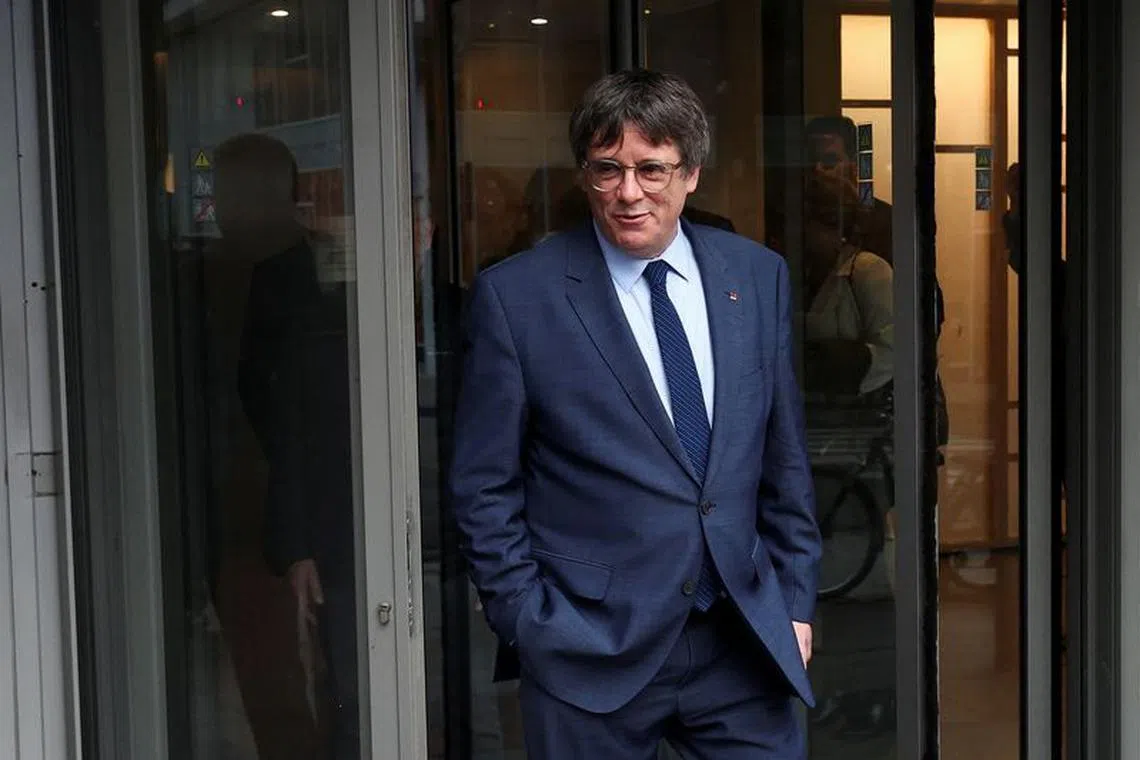 Catalan separatist leader Carles Puigdemont leaves a building, on the day a deal was signed with Spanish Socialist Workers' Party (PSOE) for Spanish government support, which is expected to include an amnesty law for Catalan separatist activists, in Brussels, Belgium November 9, 2023.  REUTERS/Yves Herman