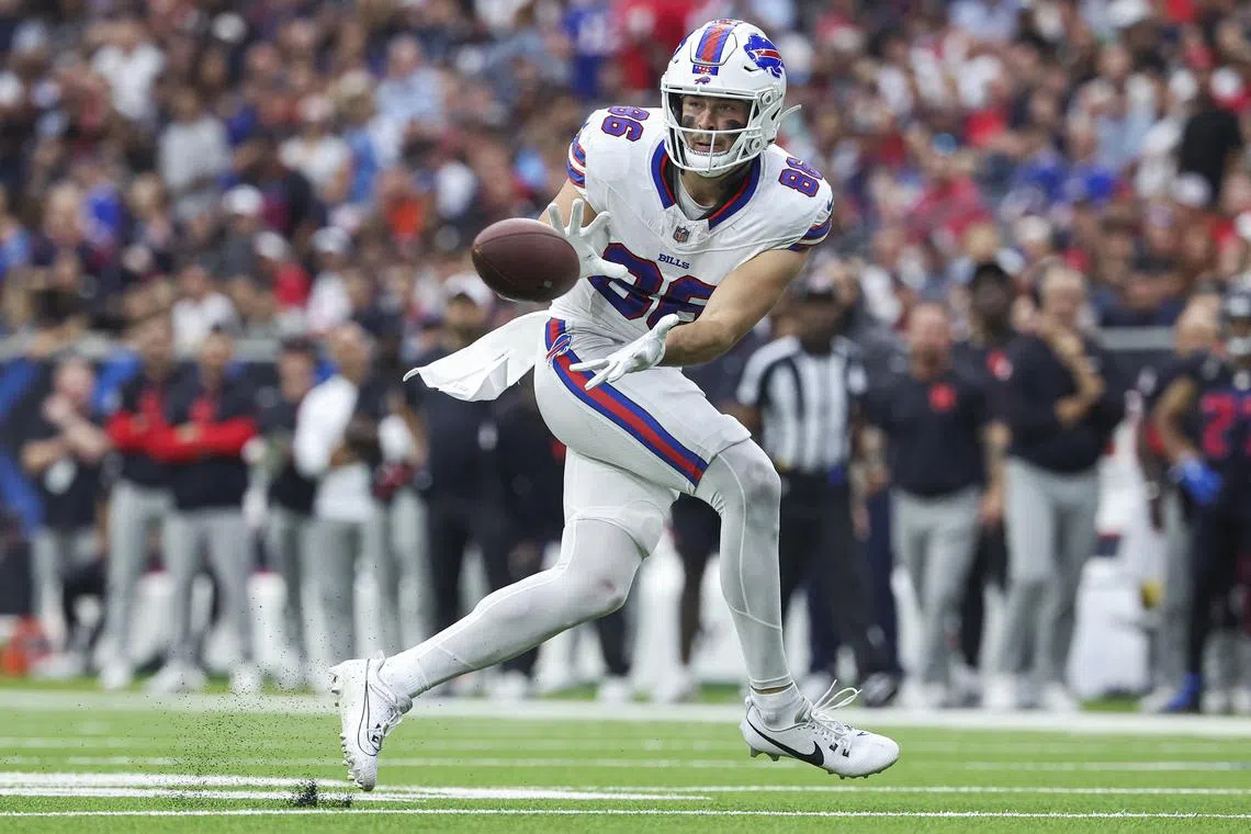 Oct 6, 2024; Houston, Texas, USA; Buffalo Bills tight end Dalton Kincaid (86) makes a reception during the second quarter against the Houston Texans at NRG Stadium. Mandatory Credit: Troy Taormina-Imagn Images/ File Photo