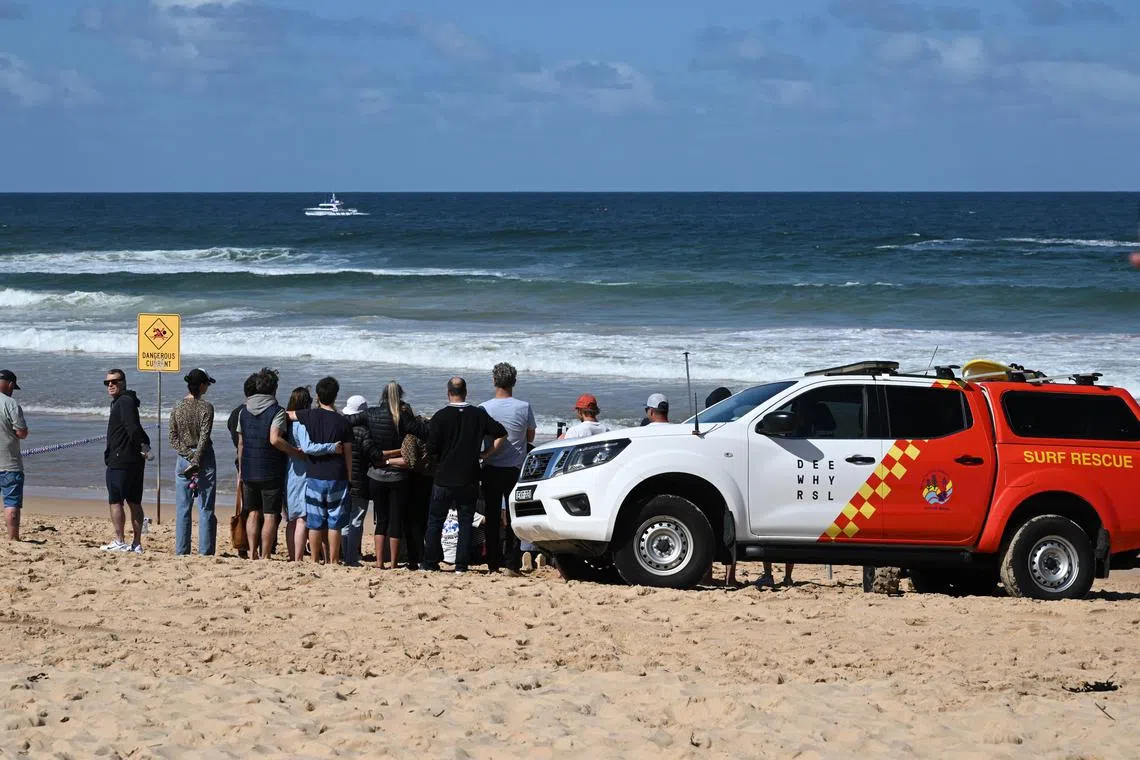 epa12356236 Family and friends gather at the scene of a fatal shark attack at Long Reef Beach, Dee Why, Sydney, Australia, 06 September 2025. A man died after being attacked by a large shark on Sydney's northern beaches.  EPA/DEAN LEWINS   AUSTRALIA AND NEW ZEALAND OUT