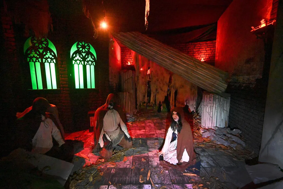 ST20240925_202453900102 Desmond Wee_bahorror02/
(Under The Castle by Team Wang Design)



Story is about the media briefing for Halloween Horror Nights this year. One key attraction is the Under The Castle haunted house, a collaboration between Resorts World Sentosa and Team Wang Design, founded by Hong Kong-born singer Jackson Wang. For artist, please do a graphic focusing on the Under The Castle haunted house. We can also mention the other attractions in a sidebar.