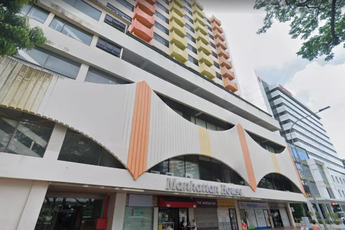 Manhattan House is within the vicinity of Chinatown and Outram Park MRT stations. 