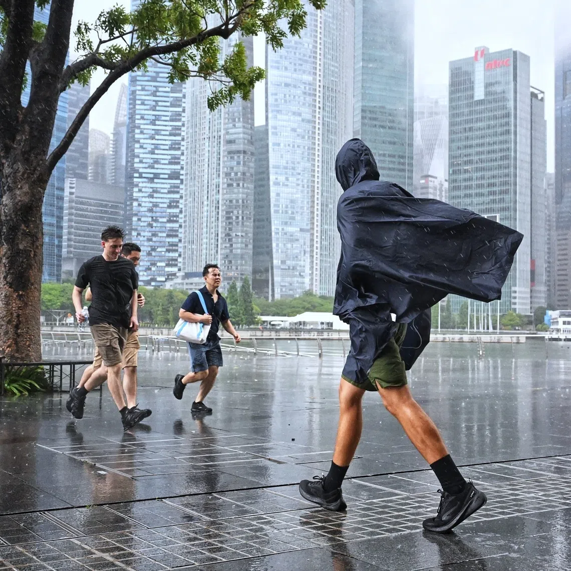 The inter-monsoon season may see light and variable winds with higher lightning activity.