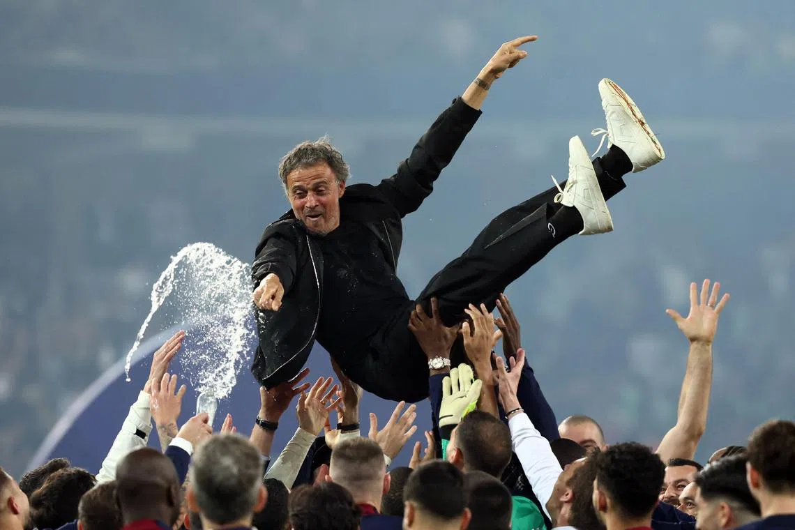 FILE PHOTO: Soccer Football - Coupe de France - Final - Olympique Lyonnais v Paris St Germain - Stade Pierre-Mauroy, Villeneuve-d'Ascq, France - May 25, 2024 Paris St Germain coach Luis Enrique celebrates with players after winning the Coupe de France REUTERS/Catherine Steenkeste/File photo