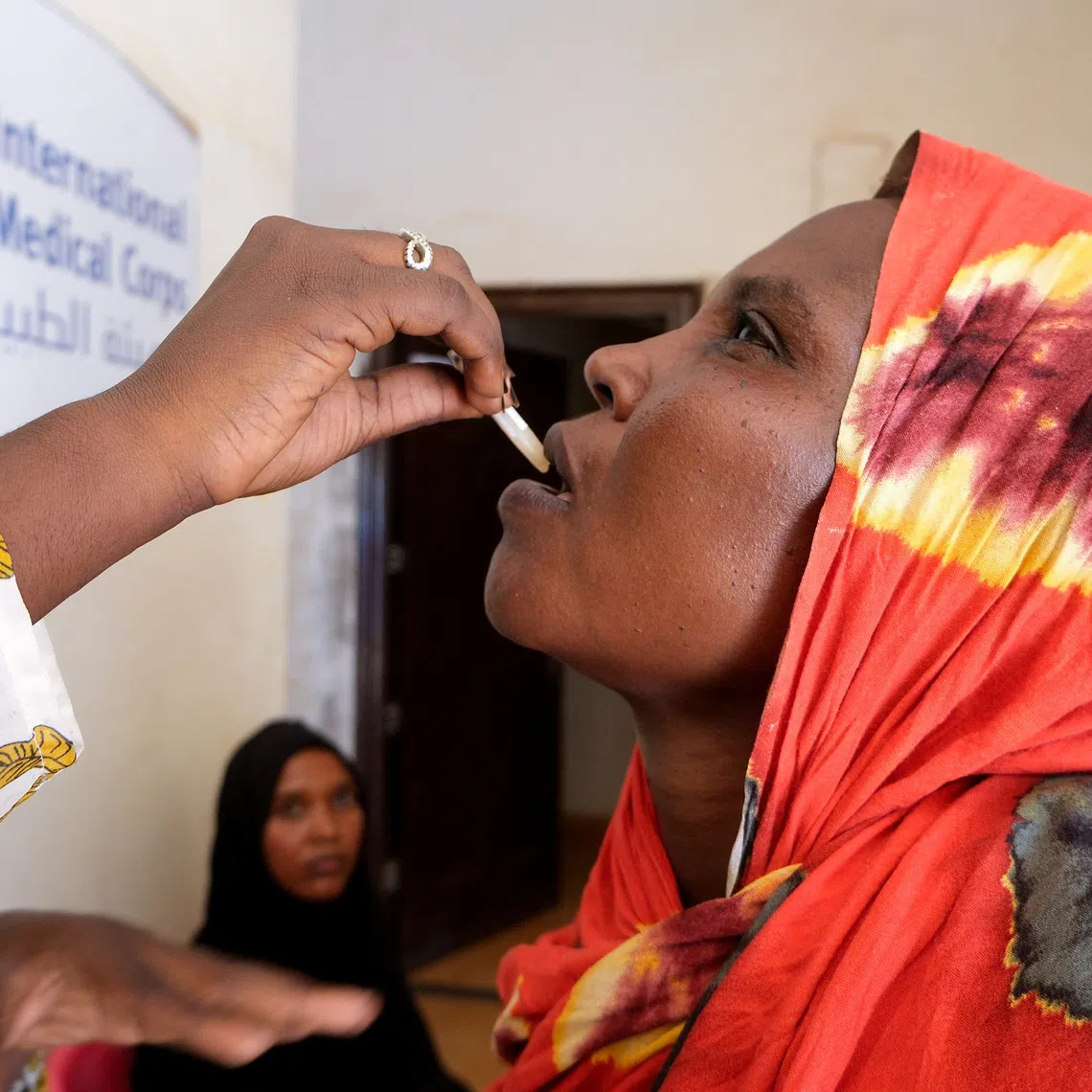 A Sudanese woman receives a dose of a cholera vaccine at Omdurman Hospital, as Sudan grapples with outbreaks of dengue and cholera amid the annual rainy season and a collapsed healthcare and infrastructure system, in Khartoum, Sudan, September 22, 2025. REUTERS/El Tayeb Siddig