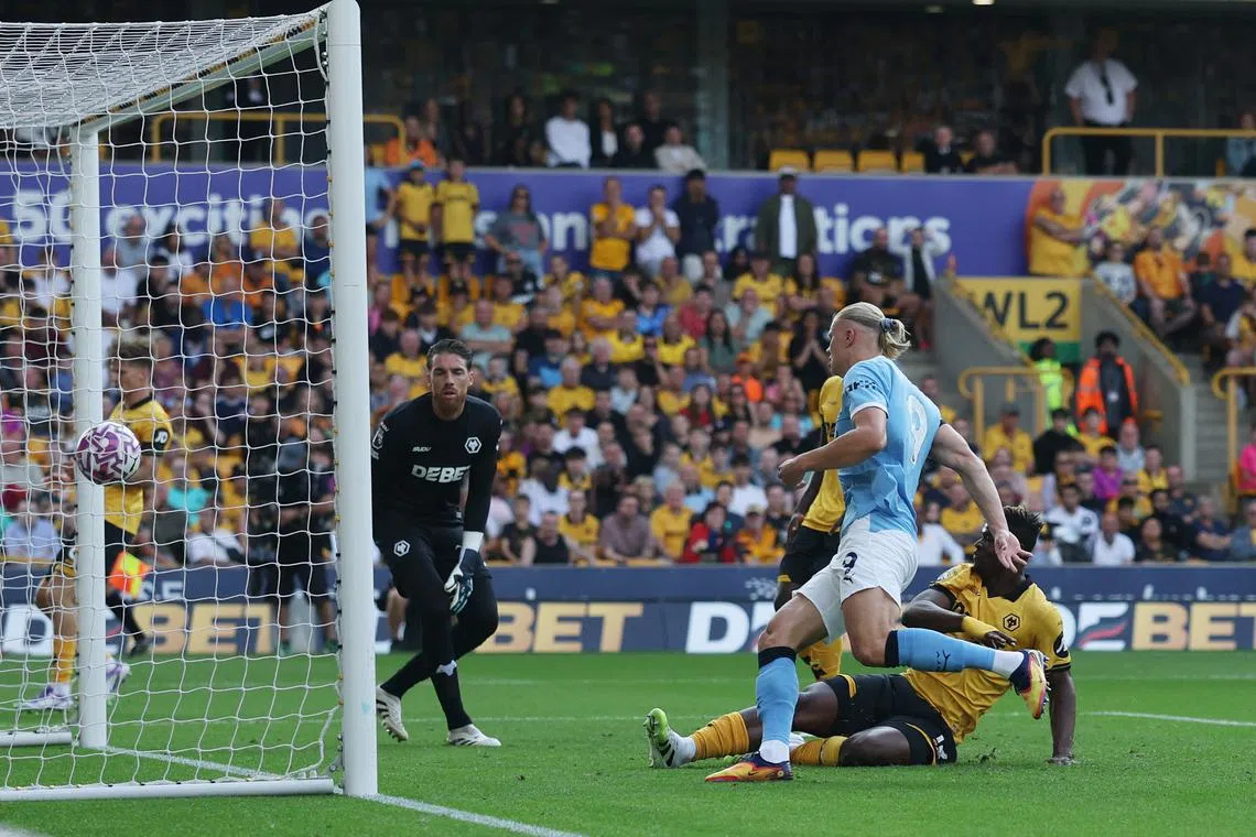 Soccer Football - Premier League - Wolverhampton Wanderers v Manchester City - Molineux Stadium, Wolverhampton, Britain - August 16, 2025 Manchester City's Erling Haaland scores their first goal Action Images via Reuters/Paul Childs