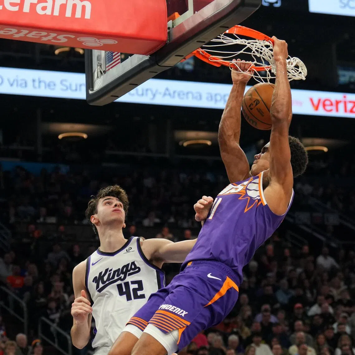 Phoenix Suns forward Oso Ighodaro dunking over Sacramento Kings center Maxime Raynaud during the first half at Mortgage Matchup Center on Jan 2.