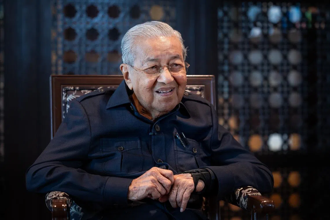 Doctors satisfied with Mahathir’s recovery, as former Malaysian PM continues physiotherapy