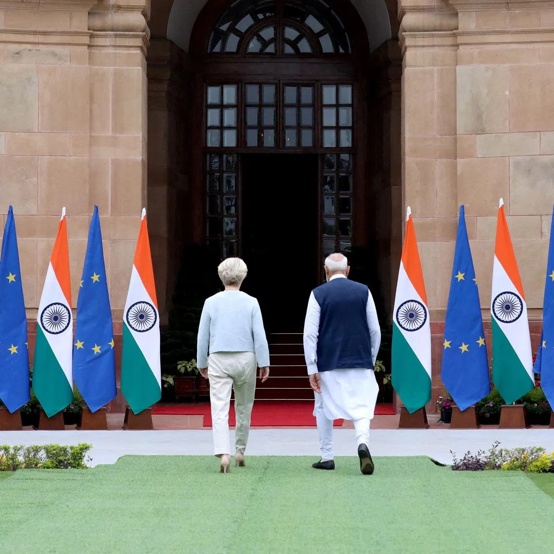 FILE PHOTO: European Commission President Ursula von der Leyen and India's Prime Minister Narendra Modi walk after a photo opportunity ahead of their meeting at the Hyderabad House in New Delhi, India, February 28, 2025. REUTERS/Altaf Hussain/File Photo