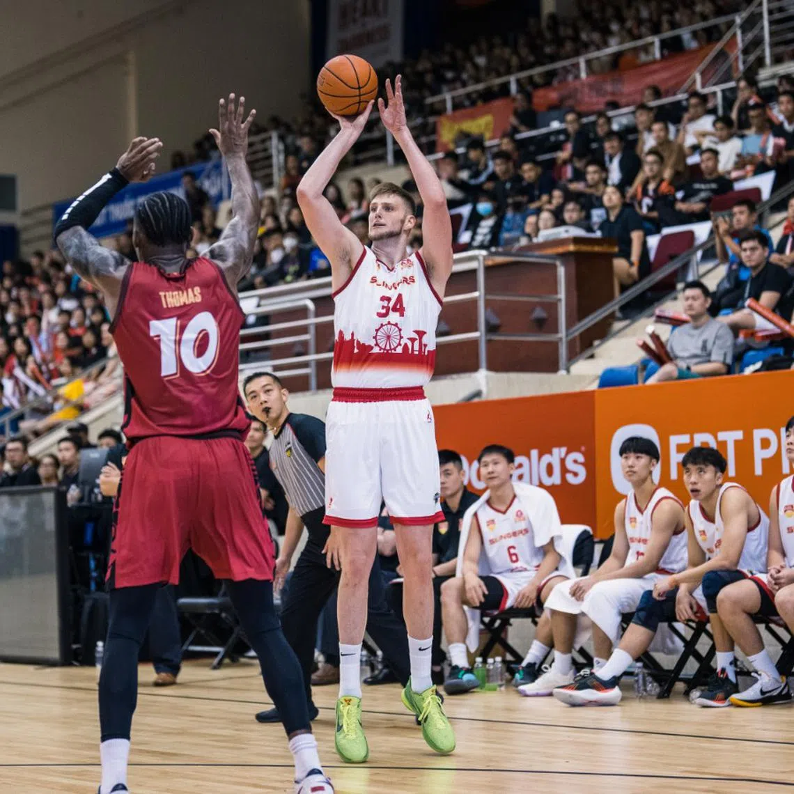 American Chanceler Gettys finished with a game-high 31 points but that was not enough as the Singapore Slingers lost 81-79 to Saigon Heat in Game 2 of the 2023 Asean Basketball League Invitational semi-finals on March 8. The decider will take place on March 9.