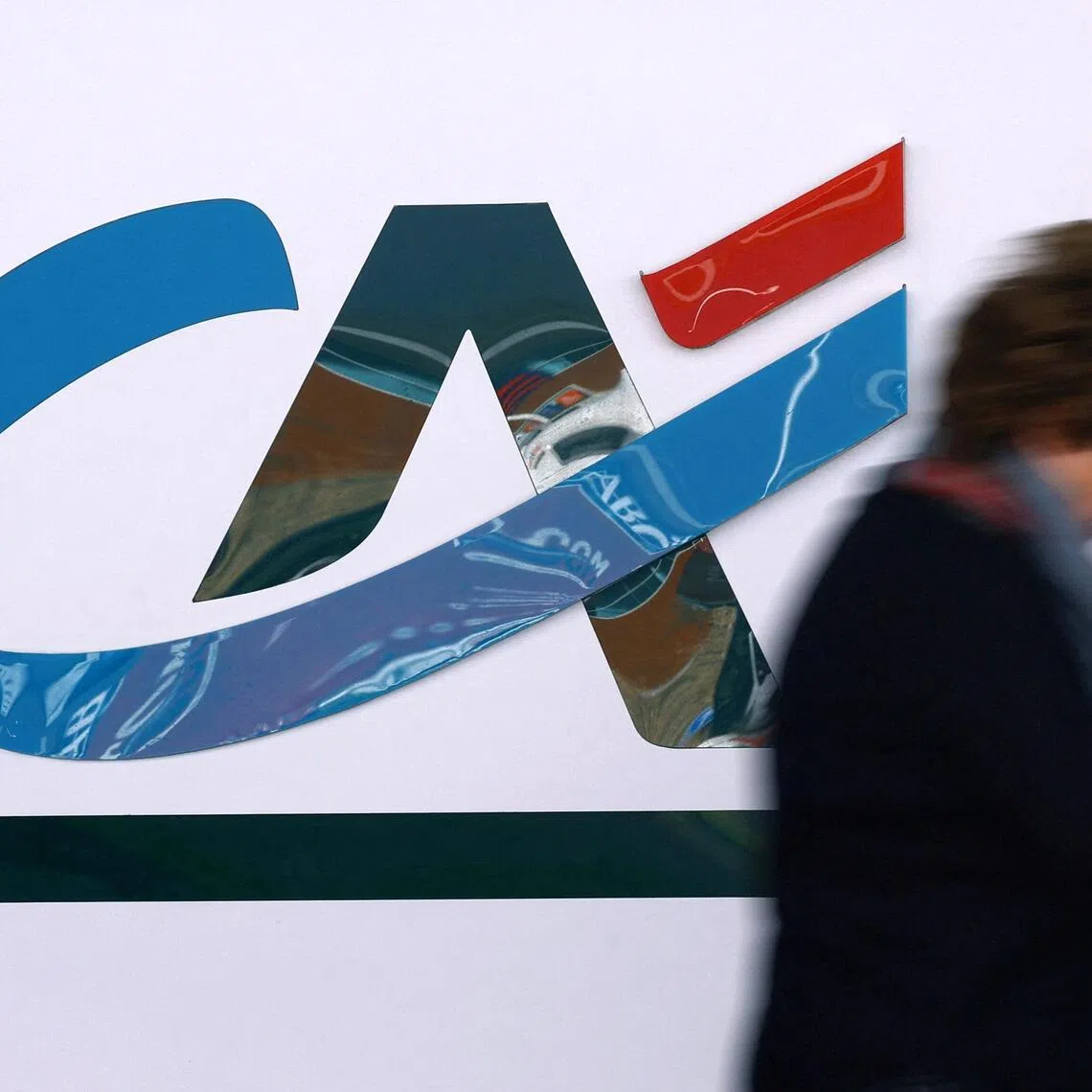 Three masked robbers in Naples took French Credit Agricole bank customers and employees hostage for two hours on April 16.