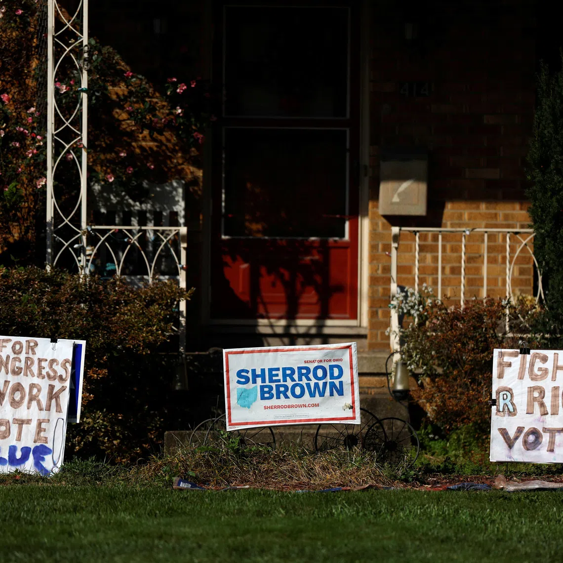 Signs in support of the Democratic Party and former US Senator Sherrod Brown (D-OH) in front of a home, as early voting begins in Ohio, in Warren, Ohio, US, October 7, 2026. REUTERS/Shannon Stapleton