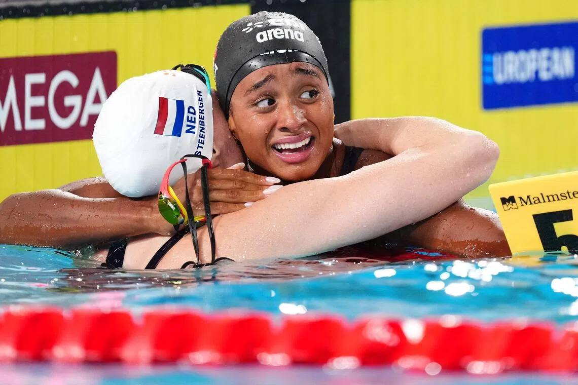 Italian teen Sara Curtis breaks 50m backstroke world record at European Championships