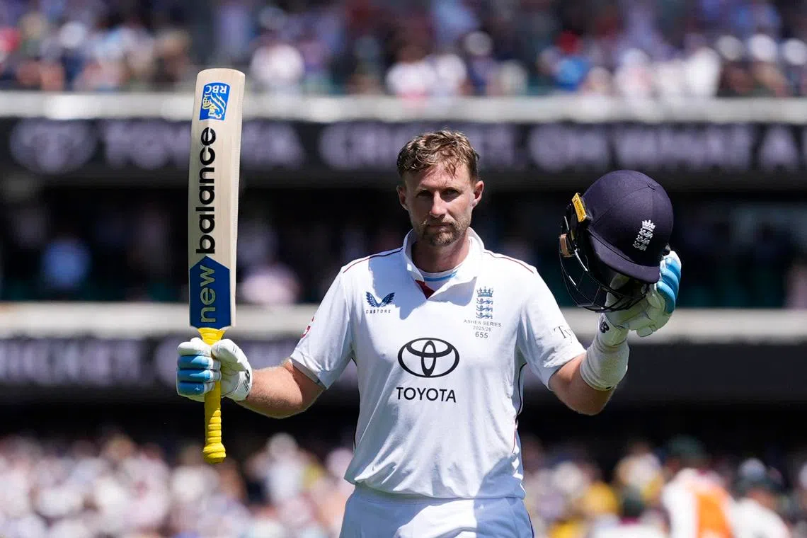 Cricket - The Ashes - Australia v England - Fifth Test - Sydney Cricket Ground, Sydney, Australia - January 5, 2026 England's Joe Root acknowledges the crowd and walks back to the pavilion after losing his wicket, caught and bowled by Australia's Michael Neser REUTERS/Asanka Brendon Ratnayake