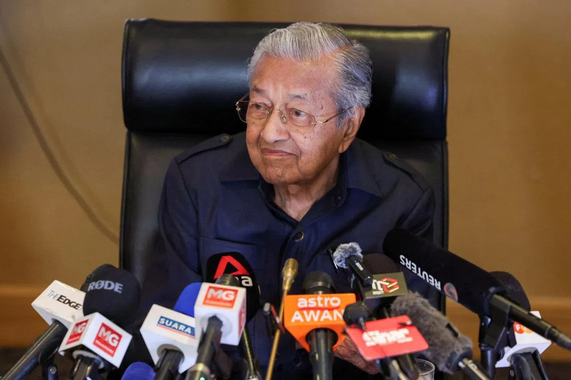 FILE PHOTO: Former Malaysian Prime Minister Mahathir Mohamad holds a press conference at Putrajaya, Malaysia December 10, 2024. REUTERS/Hasnoor Hussain/File Photo