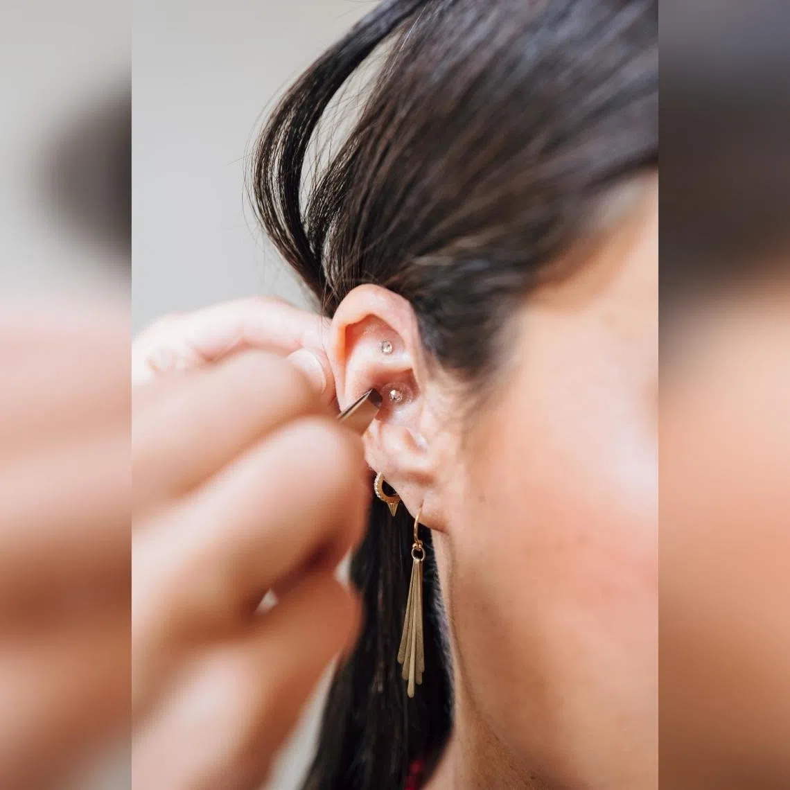 Acupuncturists have traditionally used the Vaccaria plant’s black seeds as ear seeds, with newer versions being flashier.