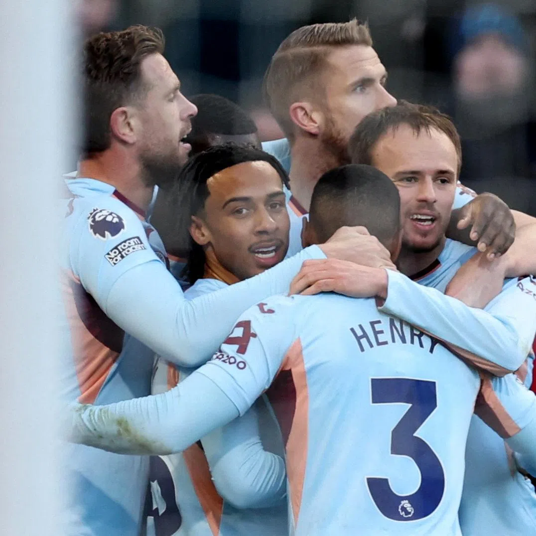Soccer Football - Premier League - Burnley v Brentford - Turf Moor, Burnley, Britain - February 28, 2026 Brentford's Mikkel Damsgaard celebrates scoring their fourth goal with teammates REUTERS/Chris Radburn