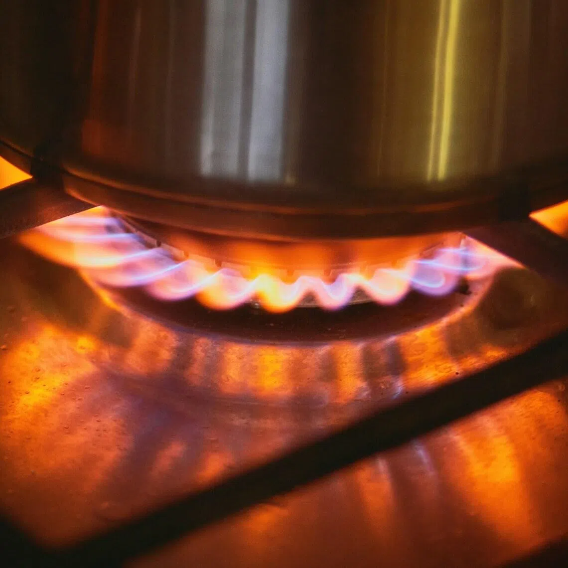 Such stoves, also known as plasma stoves, are not eligible for Safety Mark registration and cannot be supplied in Singapore.