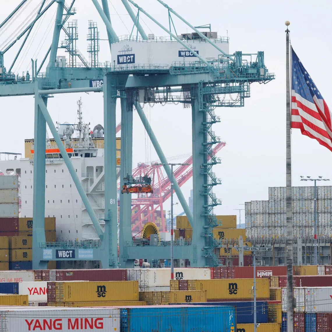 A lack of coordination among countries when formulating a response to the Trump administration’s tariffs has enabled the US to divide and rule, says the writer.