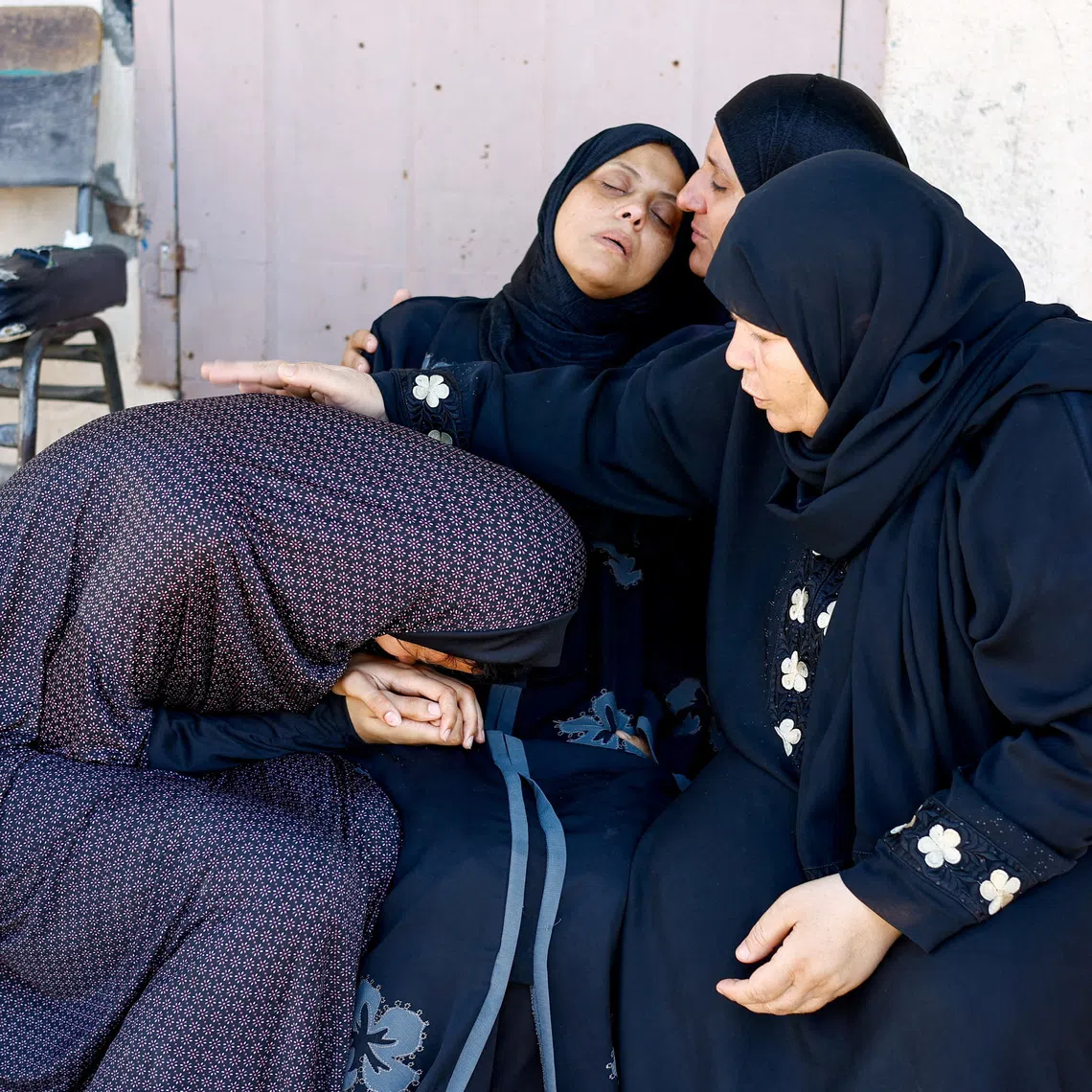 Mother of three-year-old Palestinian child Tayyem Hamdan, who was killed in an Israeli strike according to medics at Al-Aqsa Martyrs Hospital in Deir al-Balah, reacts during his funeral in central Gaza Strip, August 30, 2026. REUTERS/Mahmoud Issa