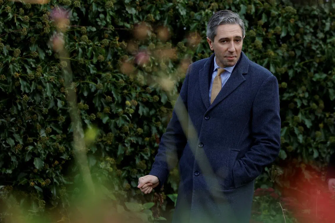 Taoiseach (Prime Minister) and leader of Fine Gael Simon Harris canvasses ahead of a general election, in Dublin, Ireland November 21, 2024. REUTERS/Clodagh Kilcoyne/File Photo