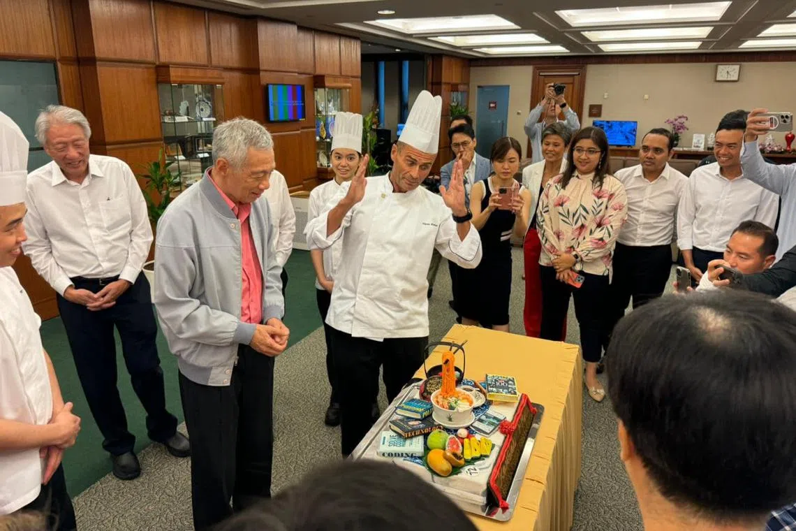 The cake reflected a selection of PM Lee’s favourite items such as a bowl of mee siam and an assortment of books.