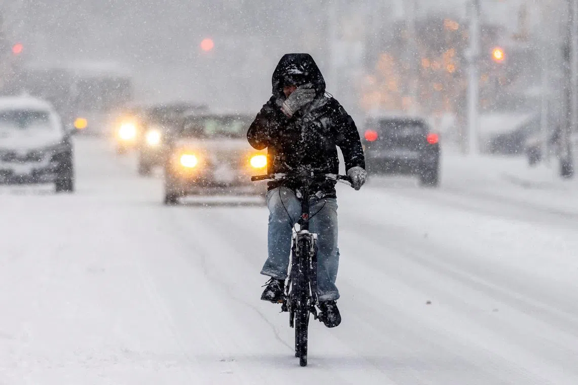 Record-breaking cold sweeping into New York, New England | The Straits ...