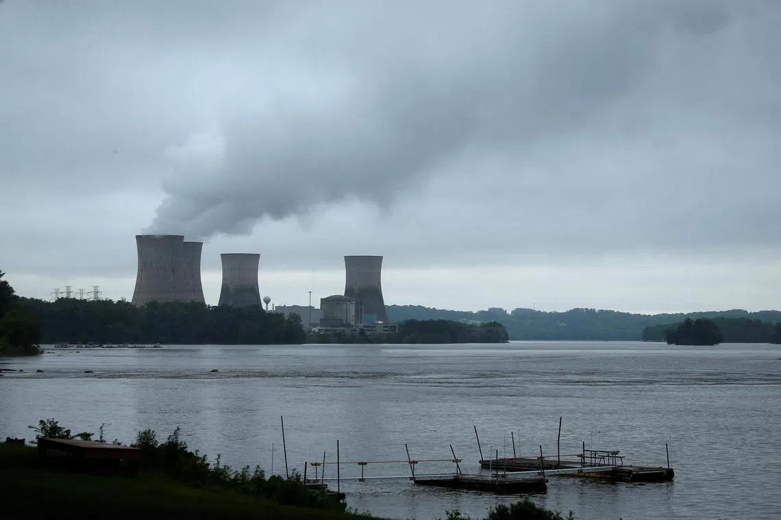 FILE PHOTO: The Three Mile Island Nuclear power plant is pictured from Royalton, Pennsylvania, U.S. May 30, 2017.   REUTERS/Carlo Allegri/File Photo