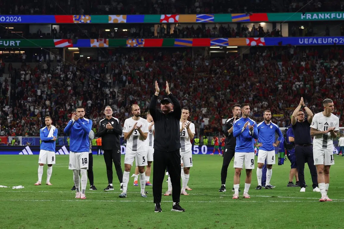 Soccer Football - Euro 2024 - Round of 16 - Portugal v Slovenia - Frankfurt Arena, Frankfurt, Germany - July 1, 2024  Slovenia coach Matjaz Kek and his applaud fans after the match REUTERS/Lee Smith