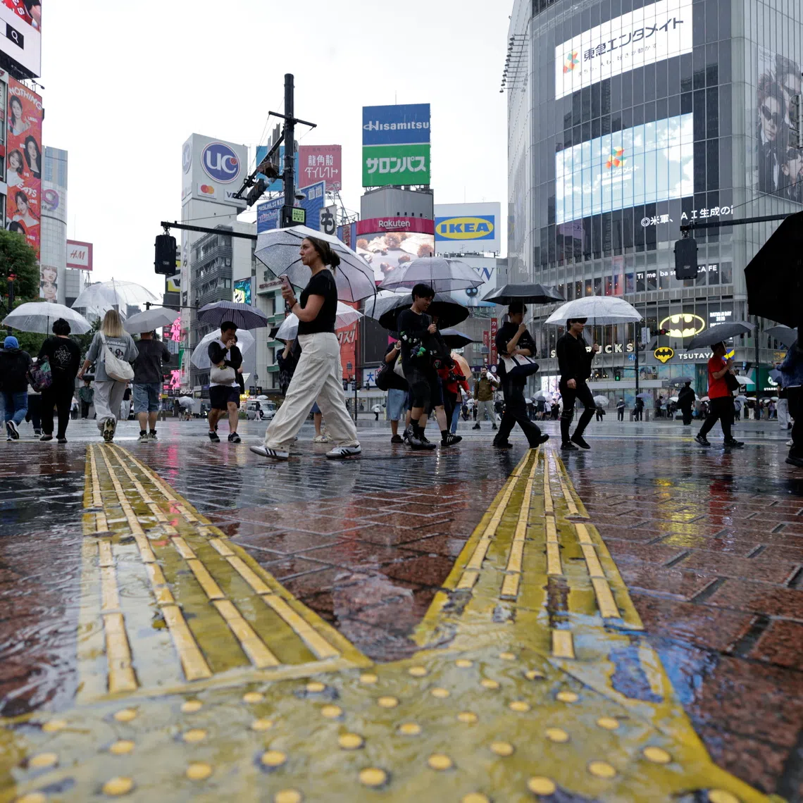 Typhoon Dujuan was projected to pass near the Boso Peninsula in Chiba Prefecture, east of Tokyo, on Sept 21.