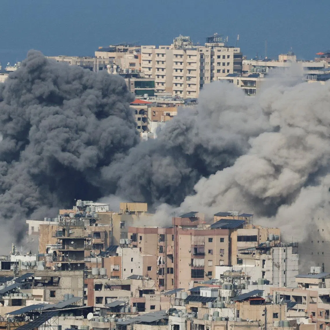 Smoke rises after an Israeli strike on Beirut's southern suburbs, following an escalation between Hezbollah and Israel amid the U.S.-Israeli conflict with Iran, Lebanon, March 4, 2026. REUTERS/Claudia Greco