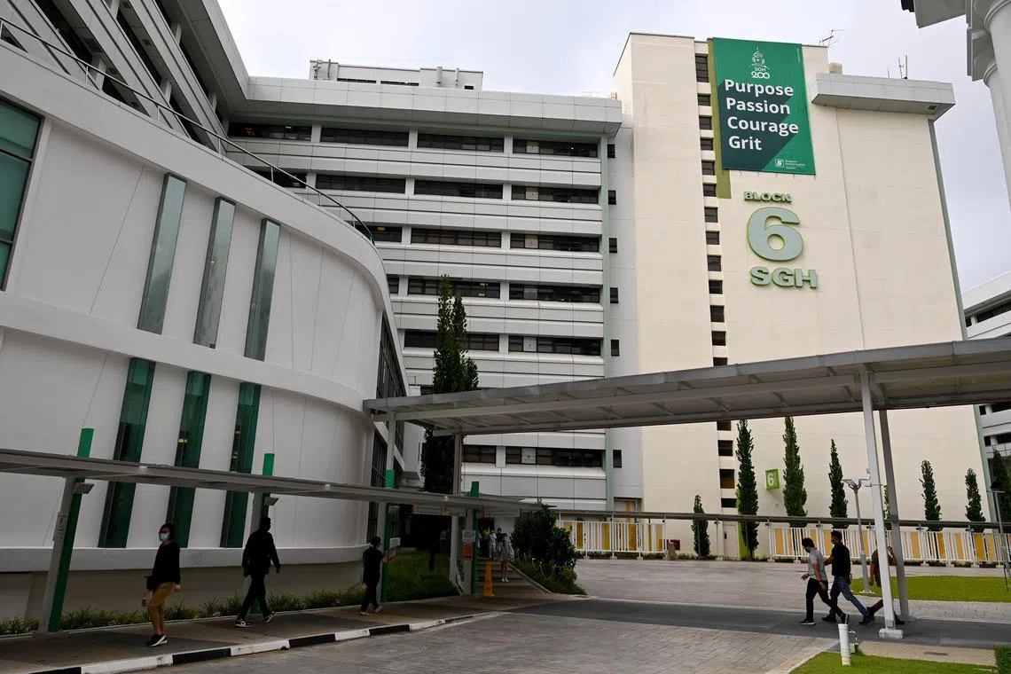 Bouquets: World-class care at SGH during knee surgery | The Straits Times