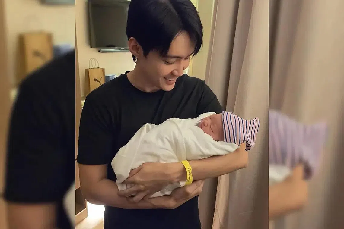 O ator cingapuriano Desmond Ng e seu filho recém-nascido Kai Kai.