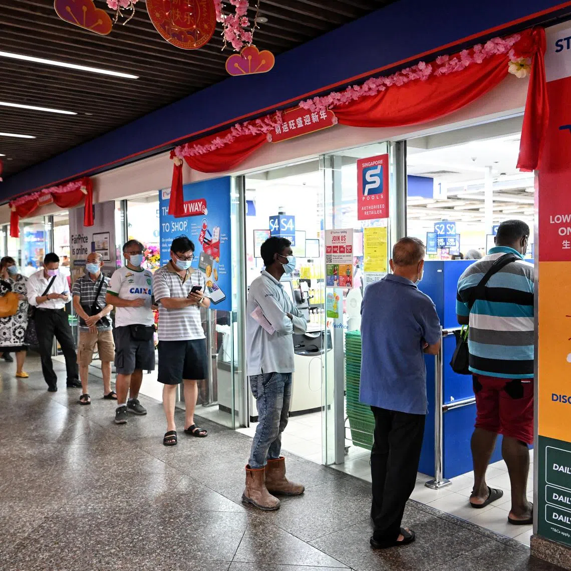 ST20230203_202390918418 Kua Chee Siong/ jttoto03/ A queue forms on the last day to place bets for the TOTO Hong Bao Draw 2023, at the Singapore Pool Outlet at the Toa Payoh HDB Centre on Feb 3, 2023.