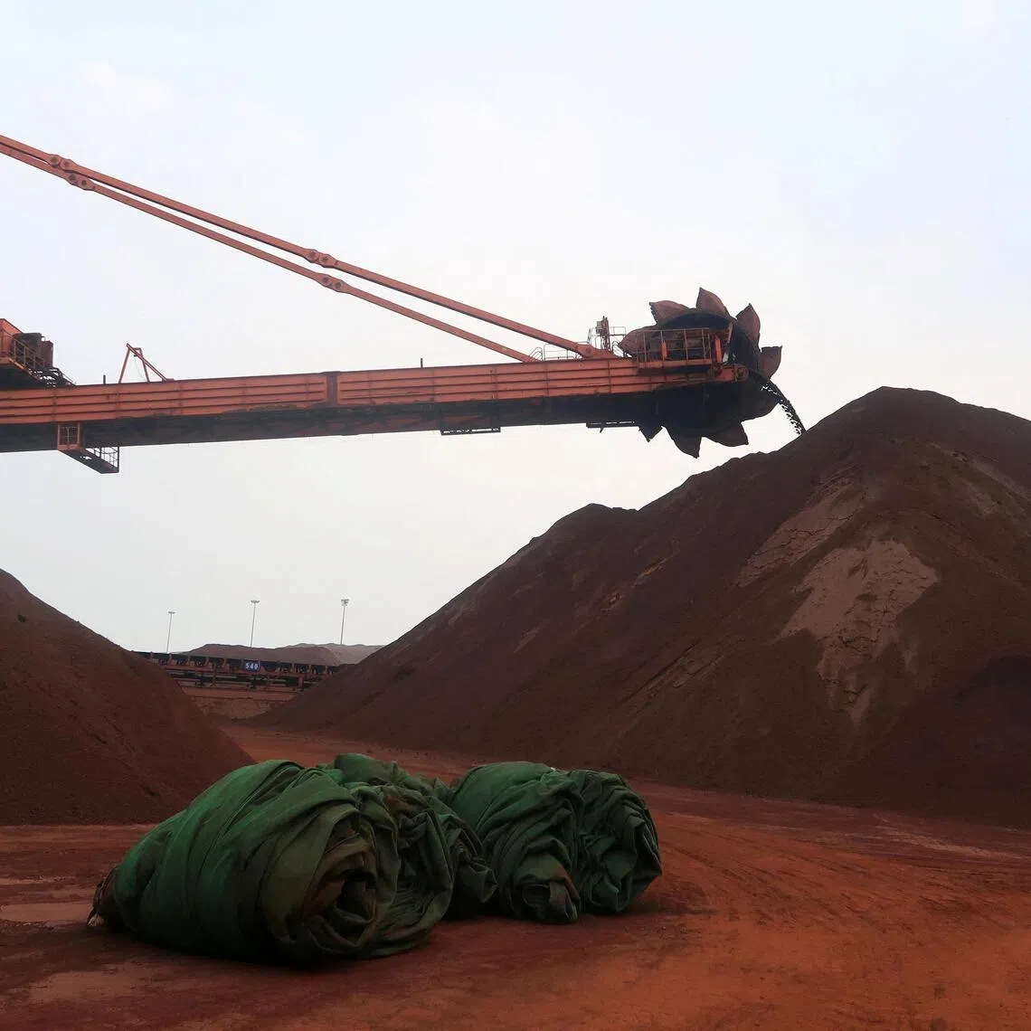 Radiant World’s China departure marks the most high-profile exit since Bloomberg first reported in late July that several major commodity traders had moved to cut ties with the iron ore trading firm.