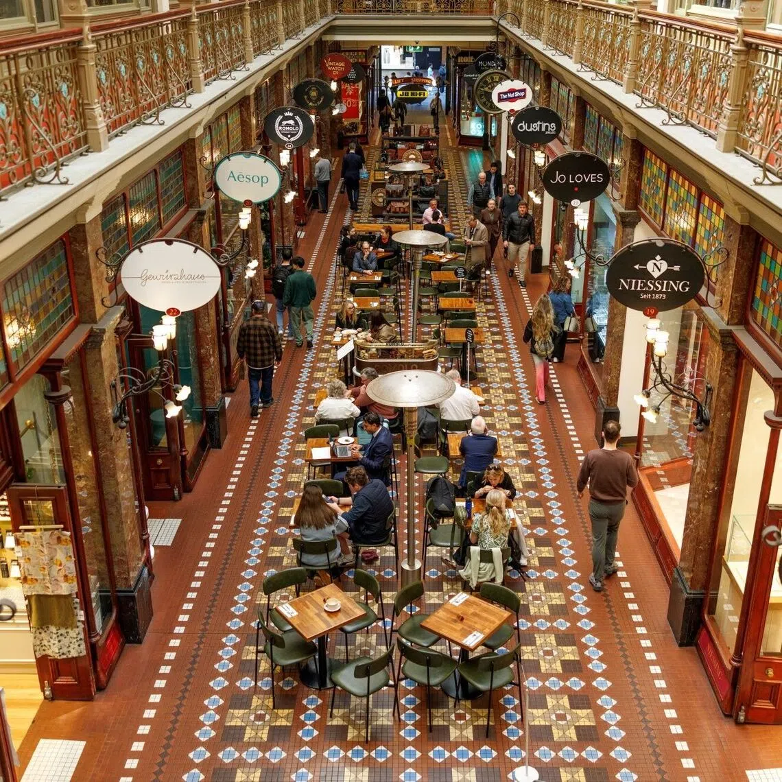 Rising inflation and a property market slump in Australia are boosting budget brands and discount retailers while dealing a blow to some restaurant chains and home goods retailers.